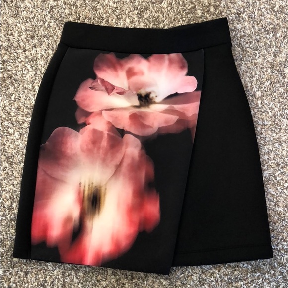 Topshop Dresses & Skirts - Topshop floral skirt